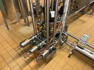 Overview picture of valves and flow/pressure meters